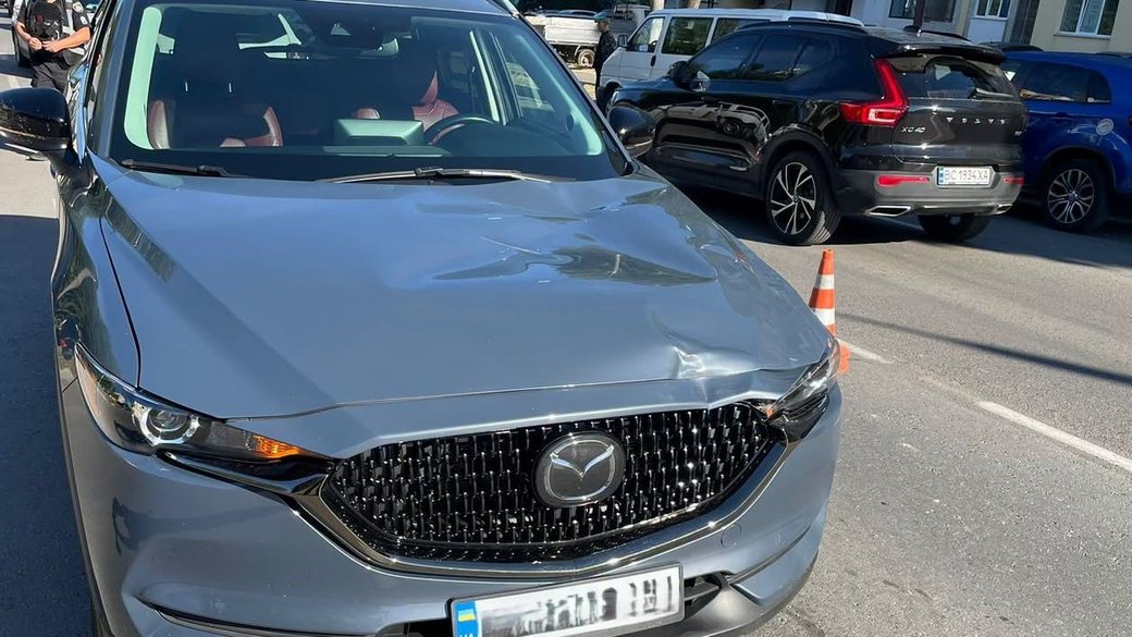 У Новояворівську автомобіль збив 73-річного чоловіка: пенсіонера госпіталізували