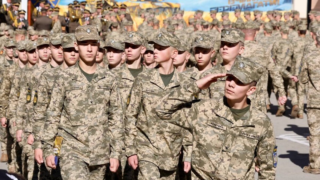 Присяга майбутніх захисників: 209 першокурсників Львівського ліцею Героїв Крут стали на шлях військової служби