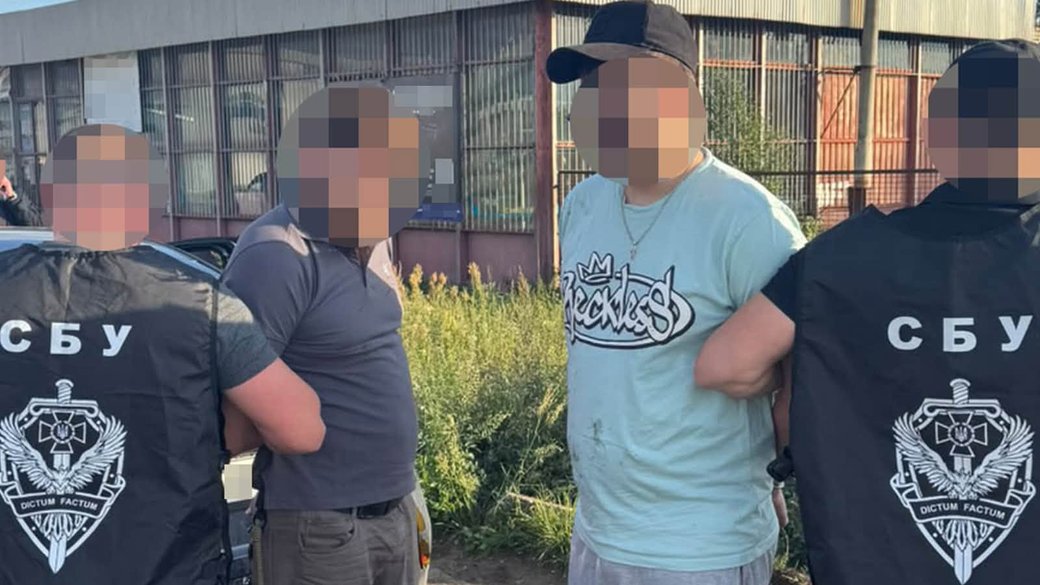 На Львівщині СБУ затримала організаторів каналу переправлення чоловіків за кордон через “зелений коридор”