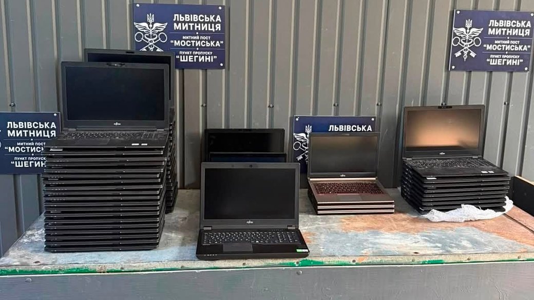 Контрабанда на кордоні: на Львівщині затримали 55 незадекларованих ноутбуків вартістю близько 400 тисяч гривень