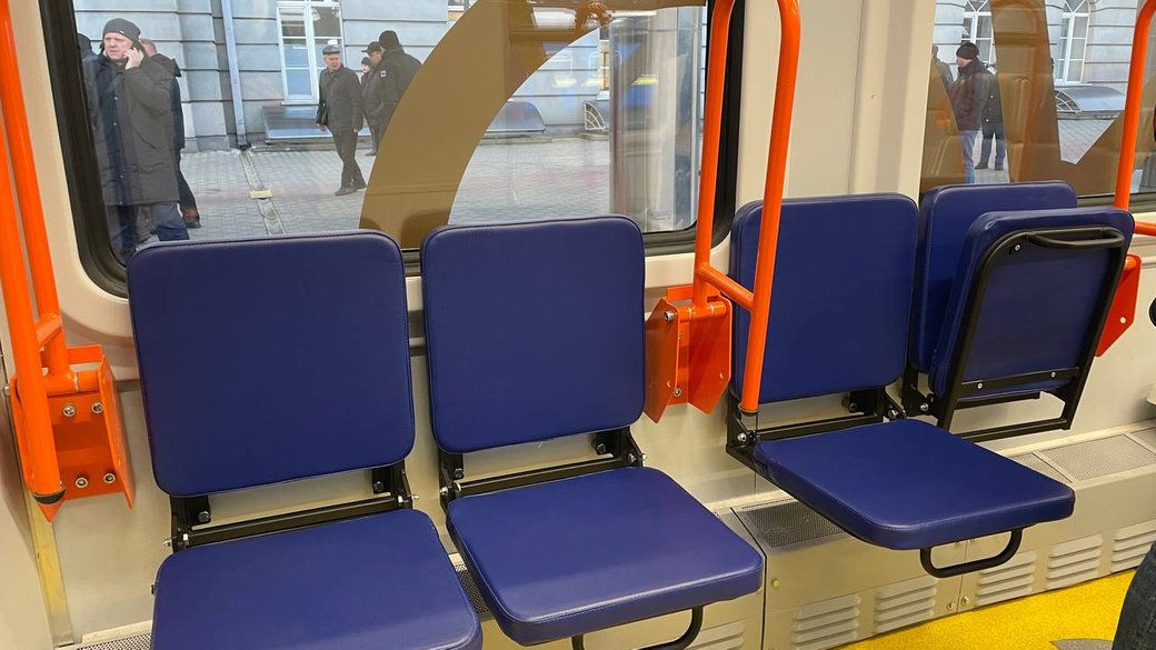 У Дніпрі представили оновлений електропоїзд Dnipro City Express, що курсуватиме до Кам'янського