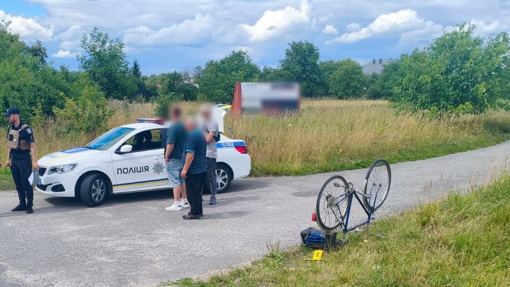 Автомобіль збив велосипедиста на Львівщині: 75-річний чоловік опинився у лікарні, водієві загрожує до трьох років обмеження волі