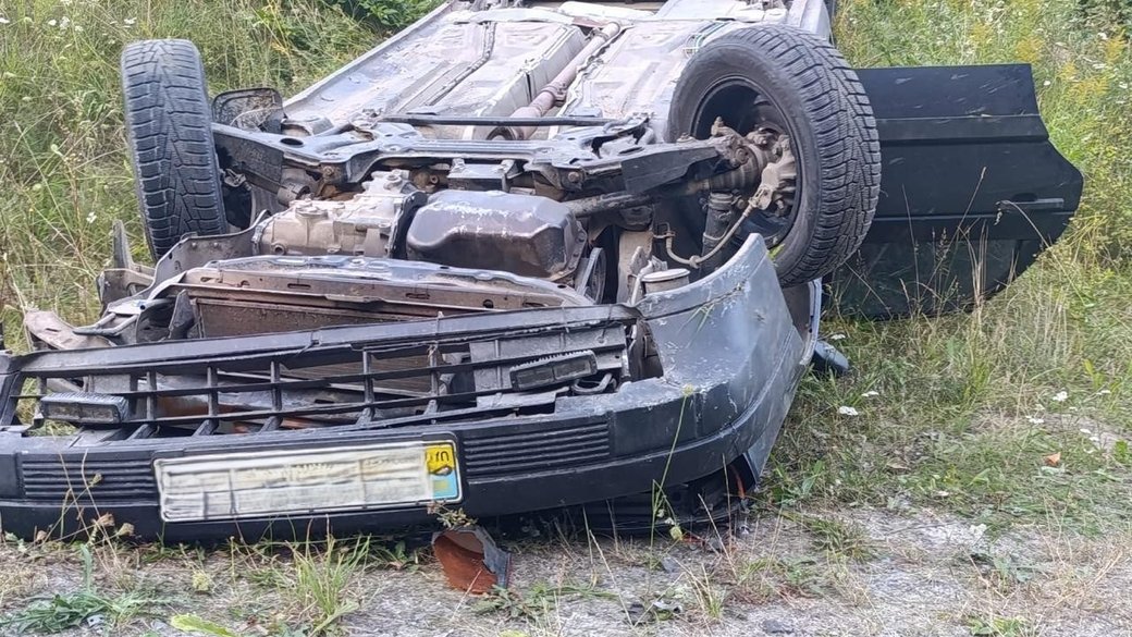 ДТП на Львівщині: перекинувся Volkswagen, загинув пасажир, водія госпіталізували