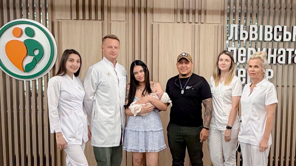У Львові врятували недоношеного сина воїна ЗСУ з Колумбії, який народився з вагою менше 1,6 кілограма