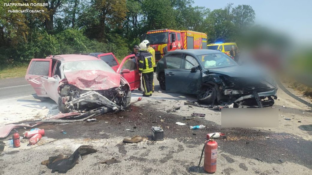 Масштабна ДТП на Львівщині: шестеро постраждалих, серед яких підліток, госпіталізовані після зіткнення двох авто