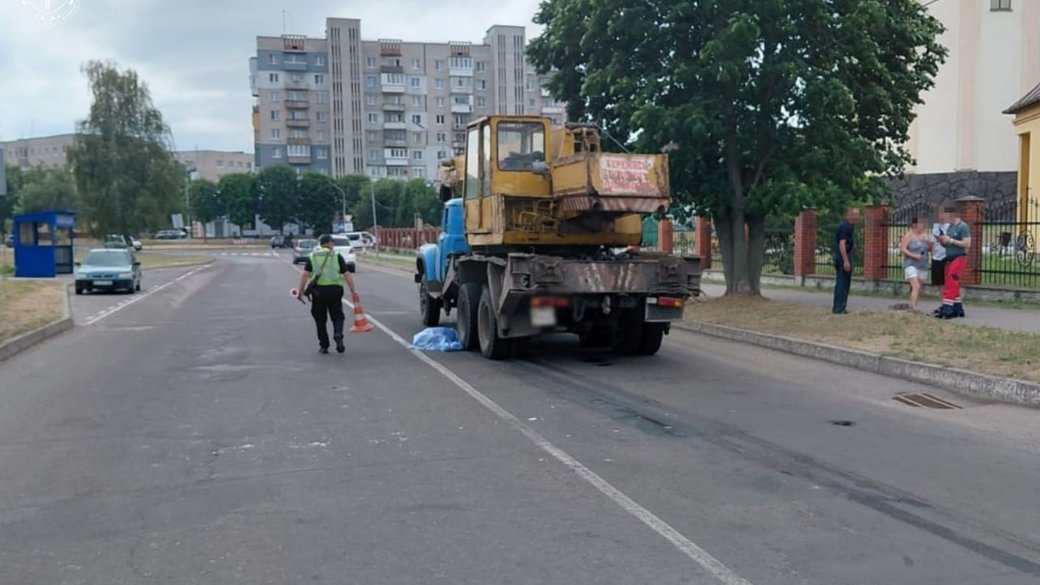 П’яний водій автокрана збив двох пішоходів на переході у Шептицькому: один загинув