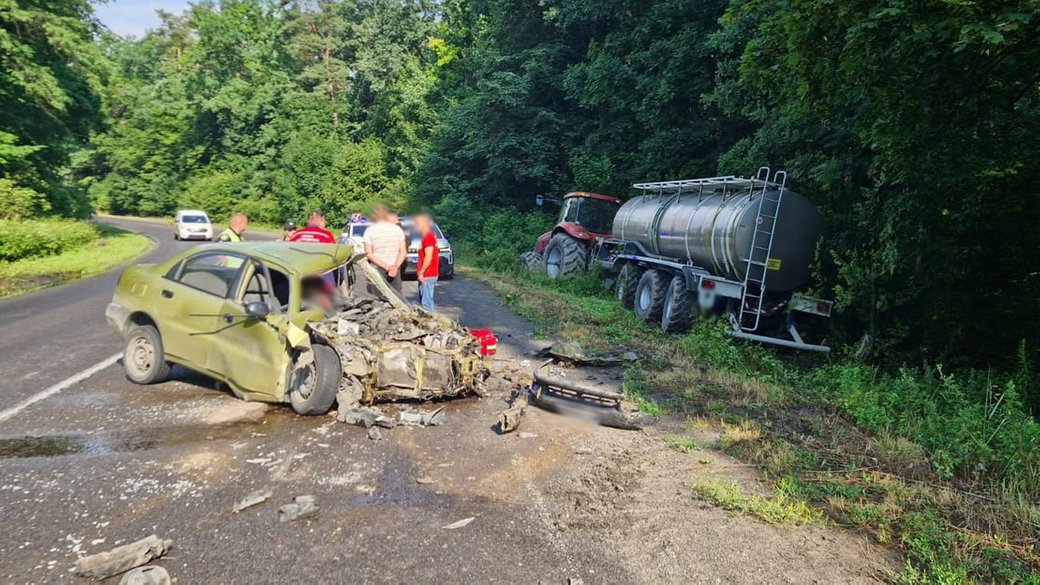 Смертельна ДТП на Львівщині: легковик зіткнувся з трактором — водій загинув на місці