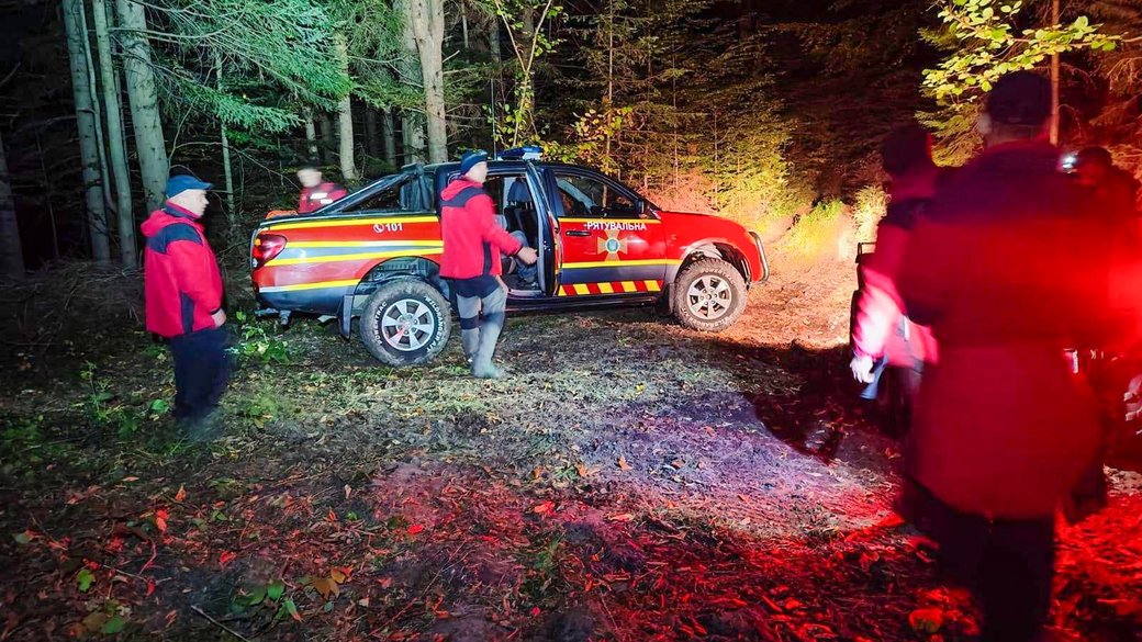 Рятувальна операція на Парашці: як знайшли 83-річного чоловіка, що заблукав уночі в горах