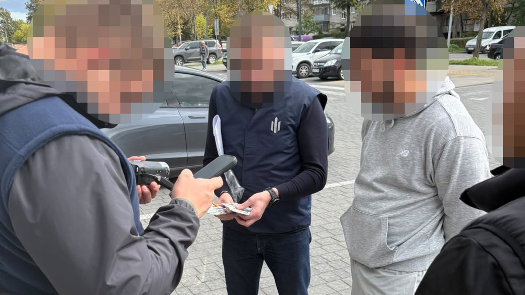 Командир взводу Нацгвардії на Львівщині вимагав у підлеглого 4,1 тисячі доларів за “теплу” посаду в тилу