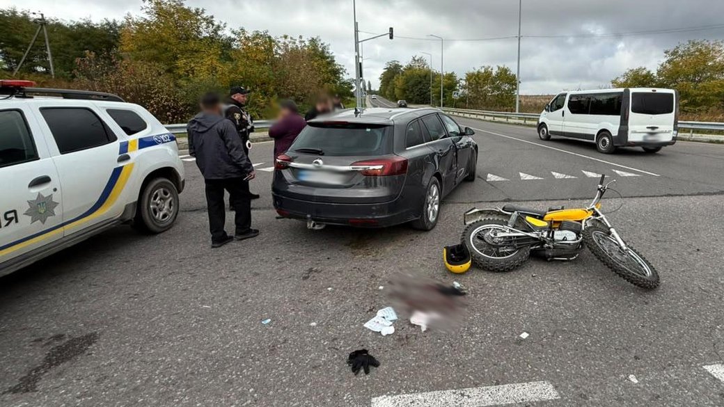 На Львівщині п’яний водій Opel влетів у мотоцикл з іноземцем за кермом: постраждалого госпіталізували