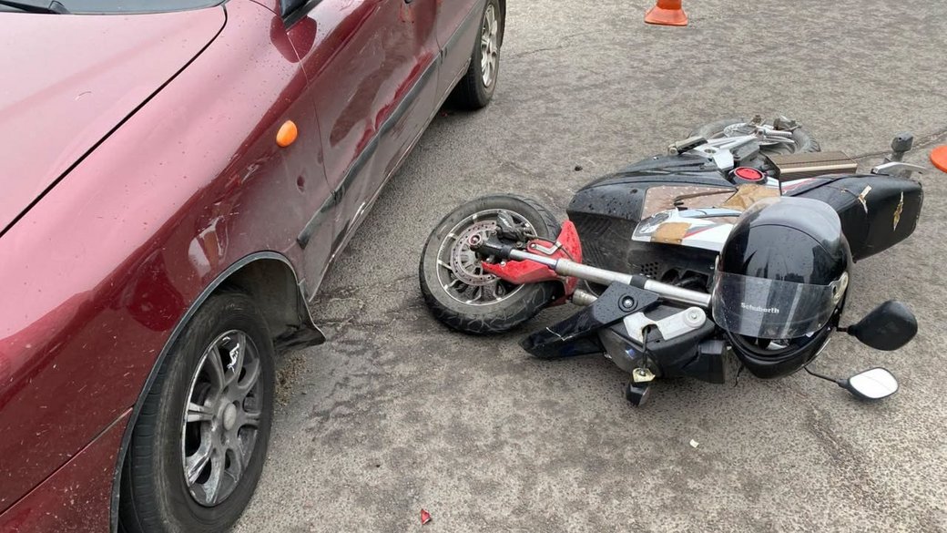 У Львові водій легковика збив мопедиста: постраждалого госпіталізували