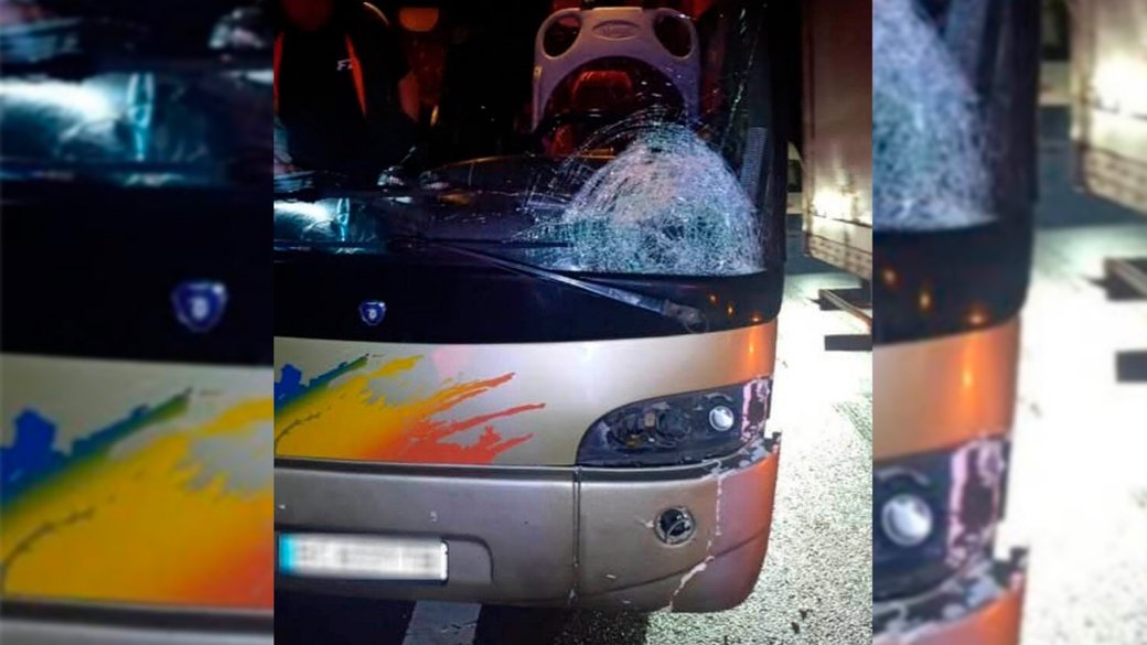 Трагедія на трасі Київ–Чоп: пішохода збив автобус, а потім переїхали дві вантажівки — чоловік загинув на місці