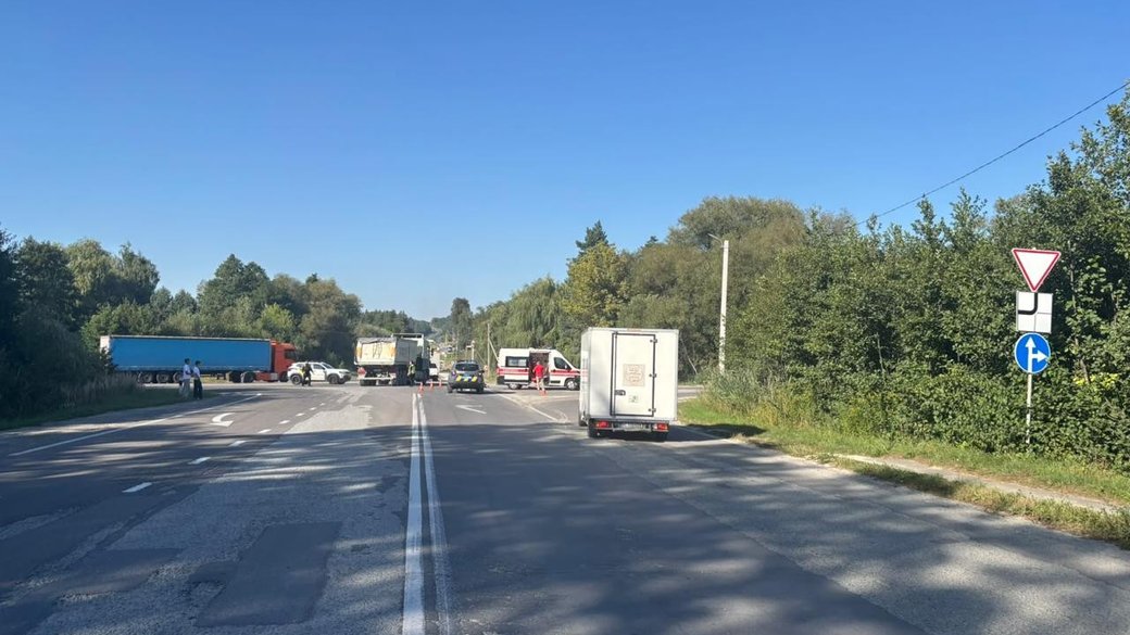 Смертельна ДТП на Львівщині: зіткнення електромопеда з вантажівкою забрало життя пенсіонера