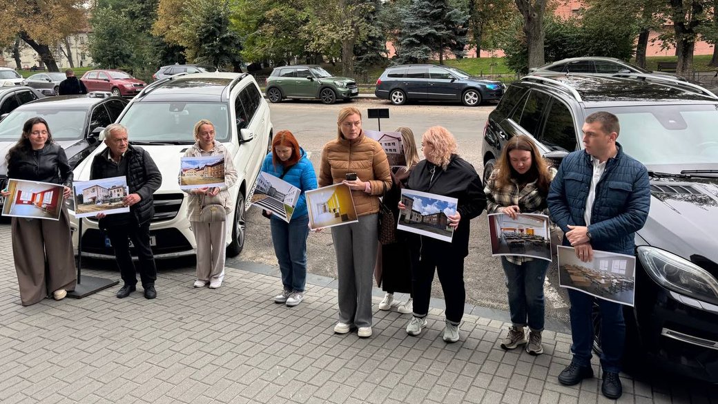 Львів’яни вдруге пікетували ОВА через застряглі документи для добудови школи в Брюховичах