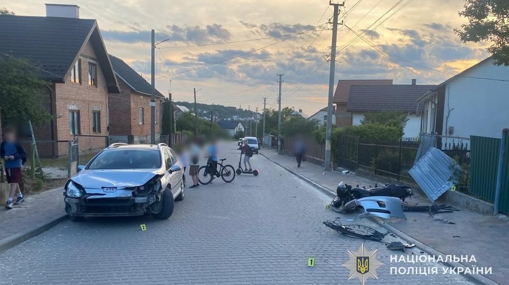 Двоє підлітків постраждали в ДТП за участю мотоцикла та легковика на Львівщині