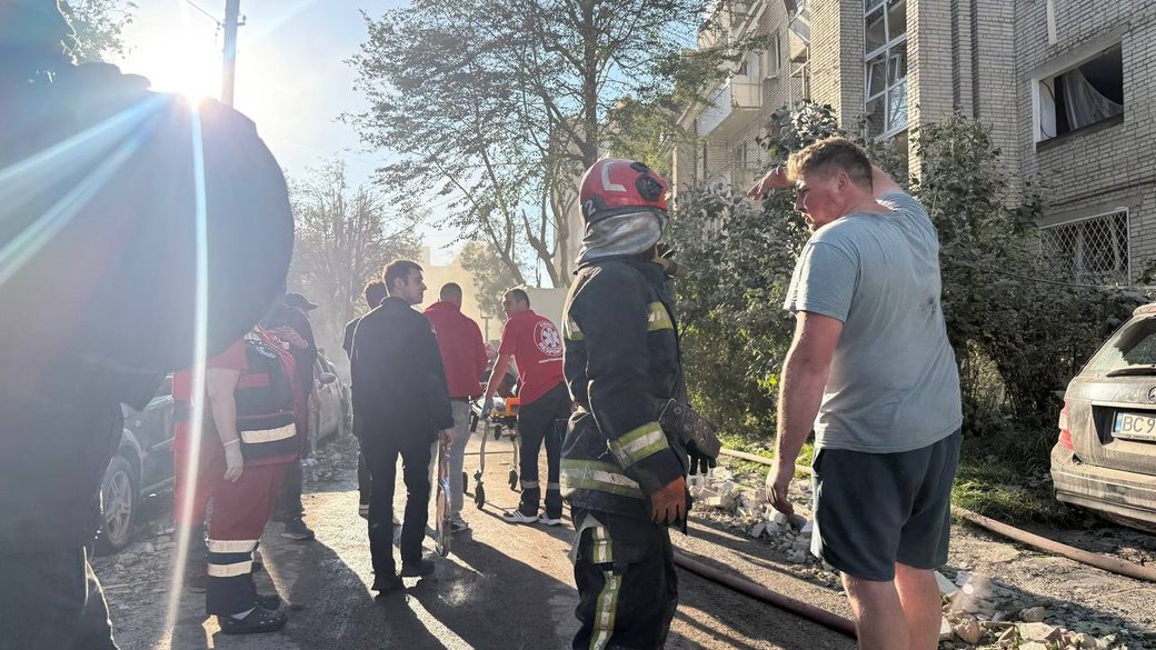 Ракетний удар по Львову: влучання у житлові будинки, ракета застрягла у стіні, понад 20 постраждалих