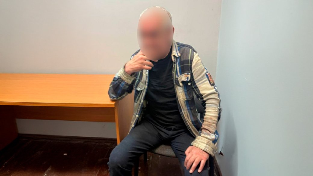 Пенсіонер із Львова напав на поліцейського з палицею під час виїзду на виклик про домашнє насильство