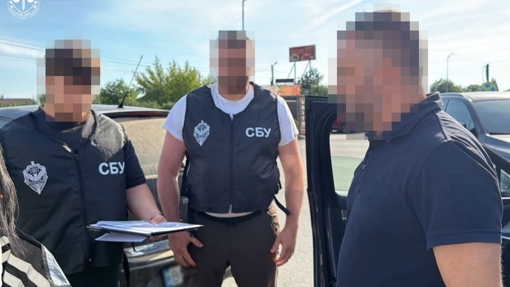 Митник зі Львівщини брав по 60 доларів за кожне розмитнене авто — йому загрожує до 10 років ув’язнення