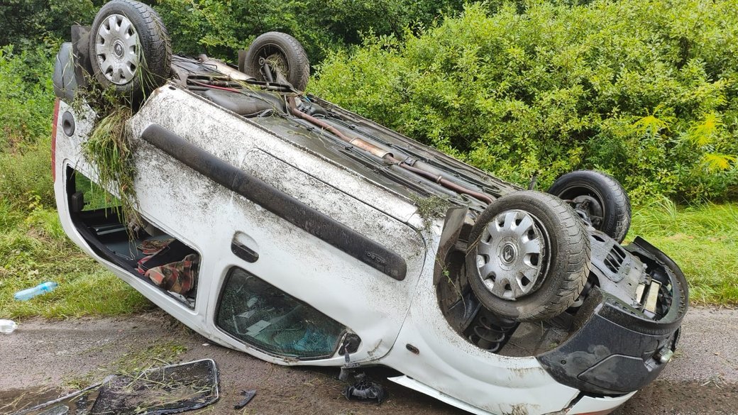 На Львівщині перекинувся автомобіль: постраждали трьох дітей та жінка