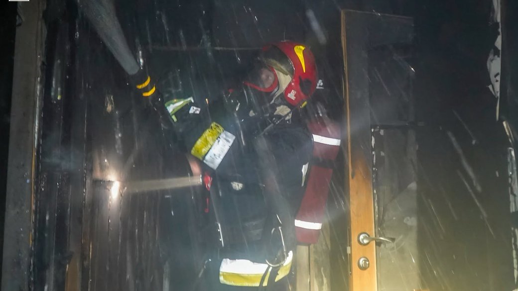 Вибух акумулятора у львівській дев’ятиповерхівці: рятувальники евакуювали шістьох мешканців, серед яких двоє дітей