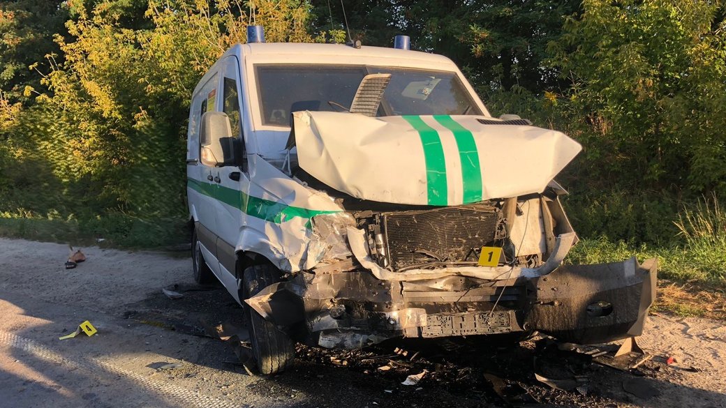 На Львівщині зіткнулися інкасаторський Mercedes та Fiat: постраждали семеро людей, серед них двоє дітей