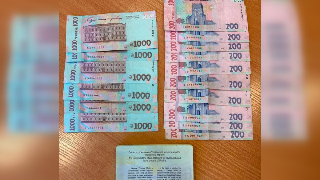 На Львівщині жінка намагалась підкупити прикордонника грішми, захованими в паспорті