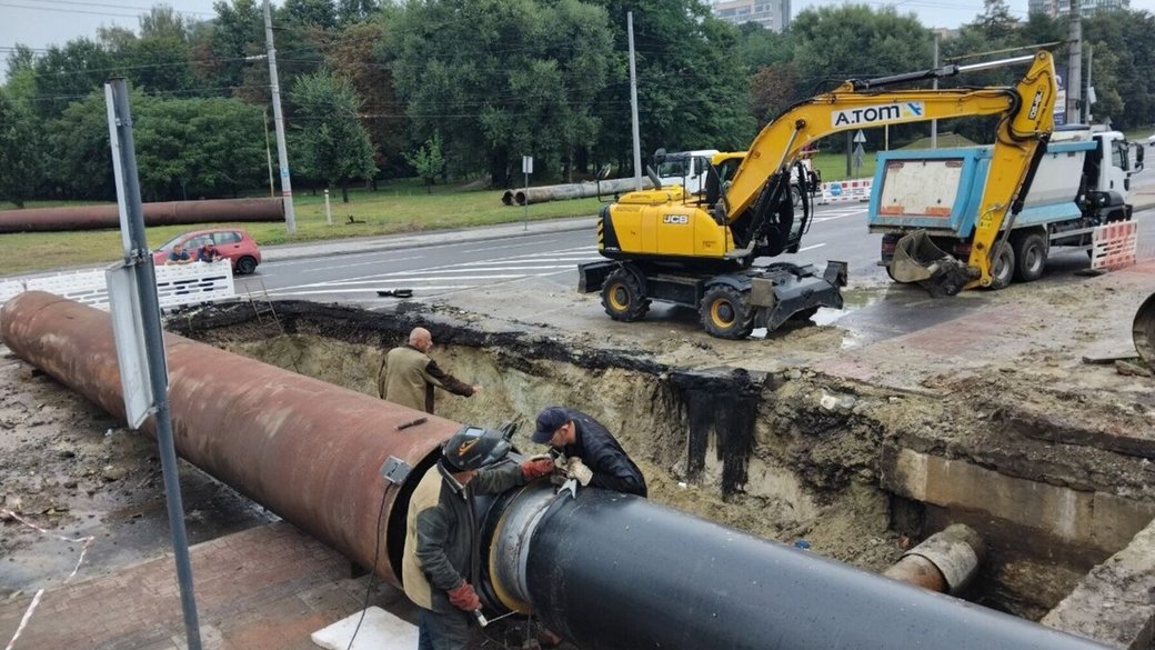 Дощ затримав ремонт тепломережі на вул. Науковій у Львові: тролейбус №22 змінює маршрут до 11 серпня