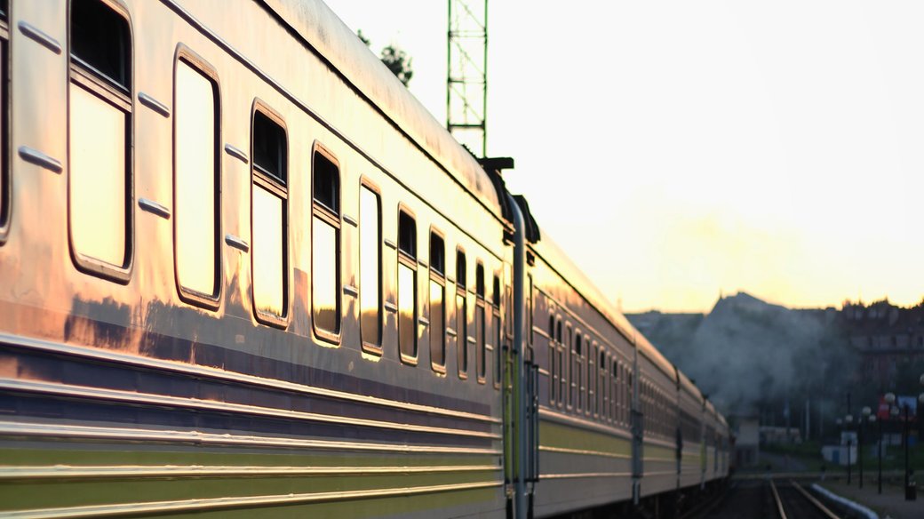 Укрзалізниця скасувала зупинки у Стрию для двох пар поїздів: місто обурене, перевізник пояснює оптимізацією
