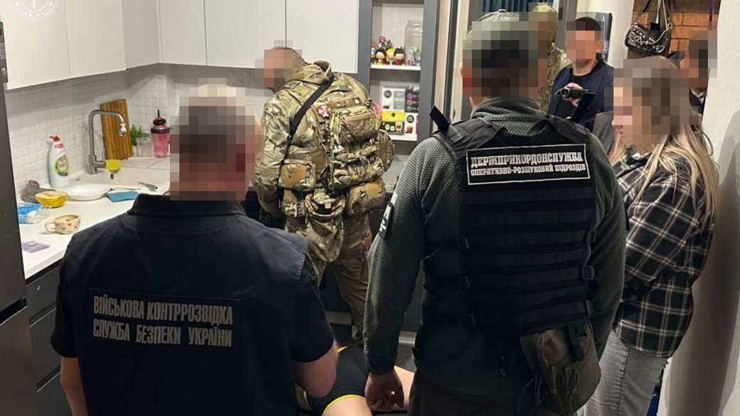 Львівські прокурори викрили аферистів, які продавали фіктивний статус багатодітних батьків для виїзду за кордон