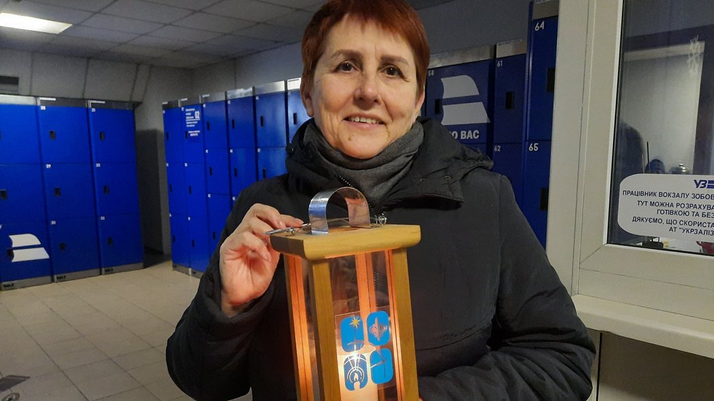 До Дніпра з Вифлеєму доставили різдвяний "вогонь миру"