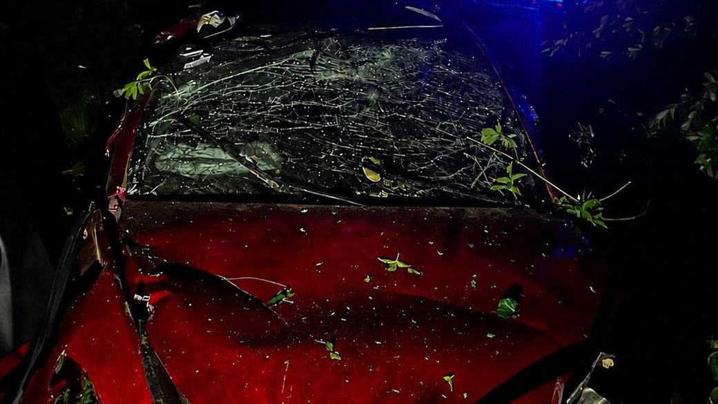 Трагедія на Яворівщині: рятувальники деблокували 19-річного юнака з понівеченого авто, одна людина загинула