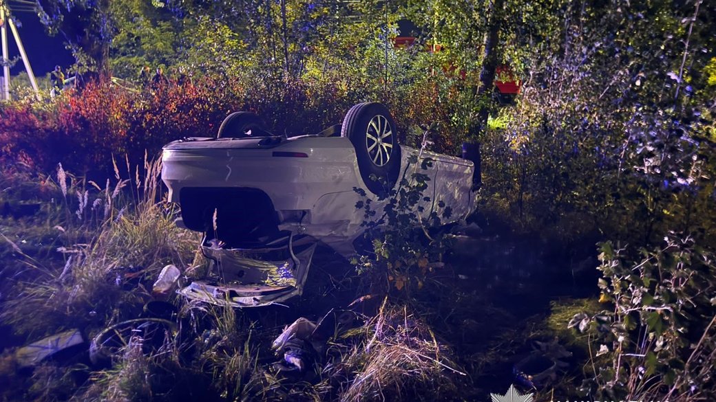 Смертельна ДТП на Львівщині: водій Volkswagen загинув, перекинувши авто на узбіччі