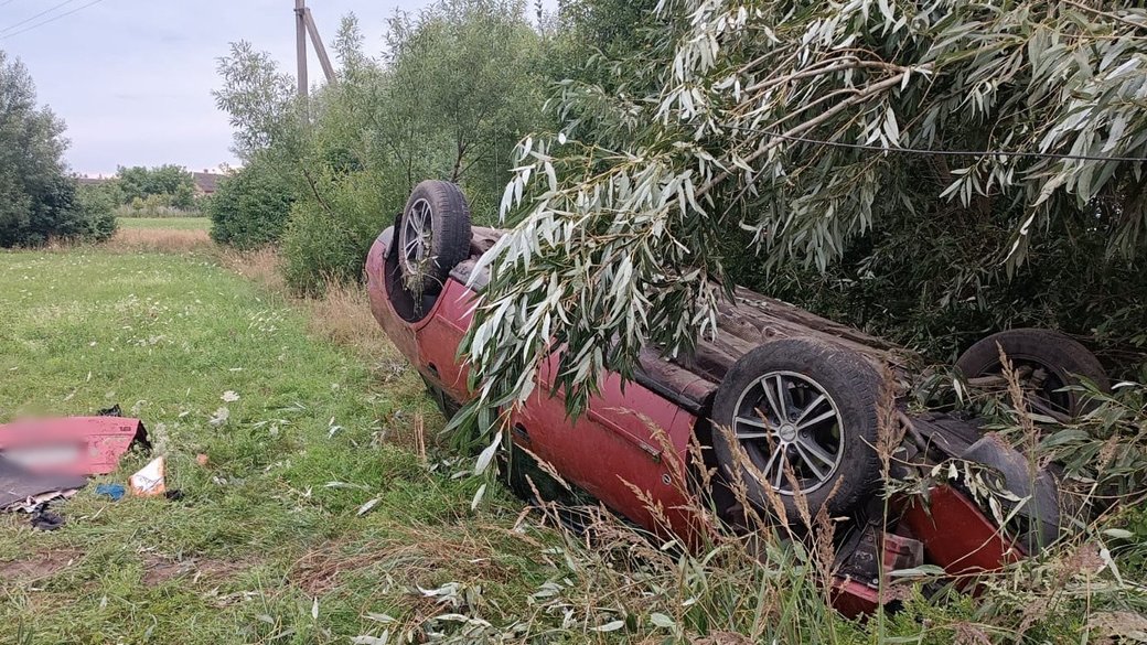Троє постраждалих після виїзду автомобіля в кювет на Львівщині: водієві загрожує до трьох років обмеження волі