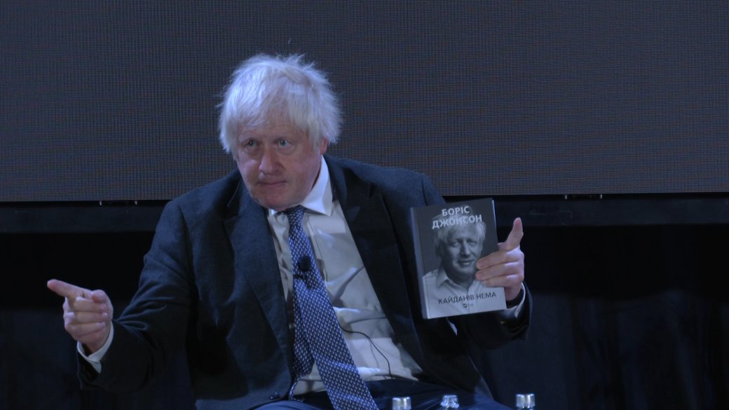Боріс Джонсон у Львові: “Путіну варто прочитати мою книгу, щоб зрозуміти, чому він програє”