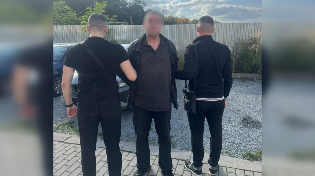 У Львові чоловік підпалив чуже авто, вогонь знищив ще одну машину — зловмиснику загрожує до 10 років в’язниці