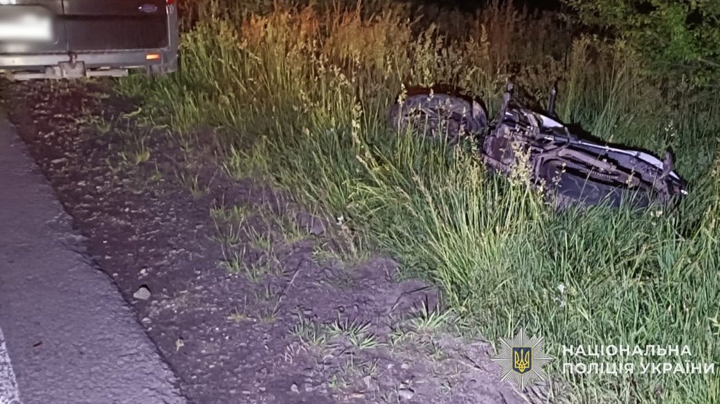 Нічна аварія на Львівщині: двоє підлітків-мотоциклістів влаштували ДТП, постраждали троє юнаків