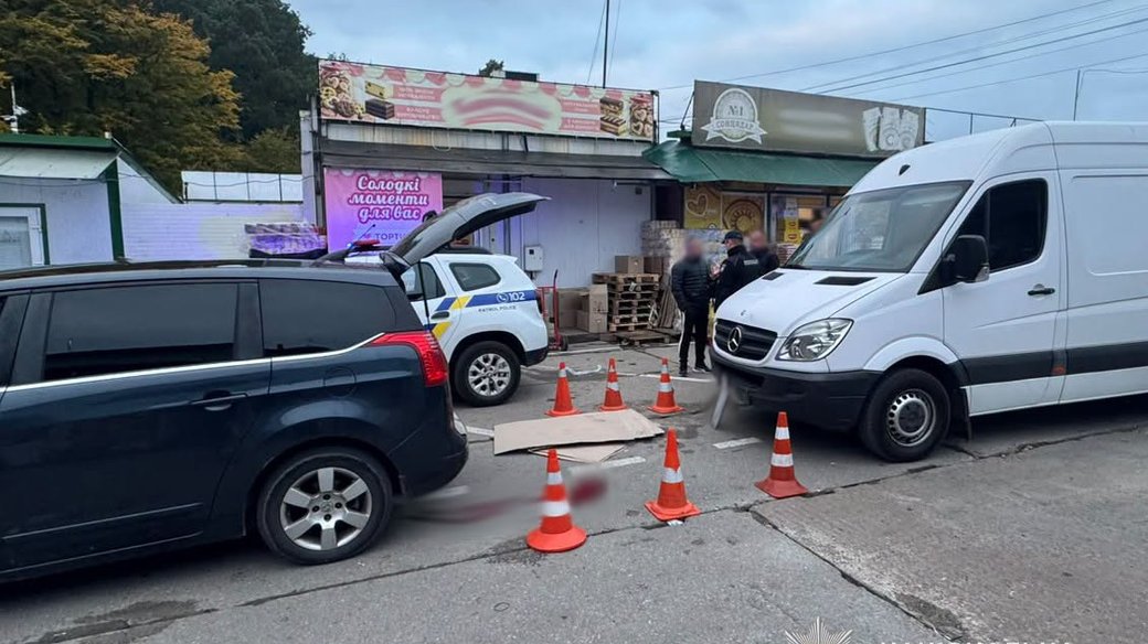Заголовок: У Львові незаблокований мікроавтобус травмував 77-річного пенсіонера
