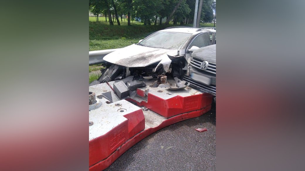 Бетонна плита впала з вантажівки на Львівщині: постраждали двоє людей, відкрито кримінальне провадження