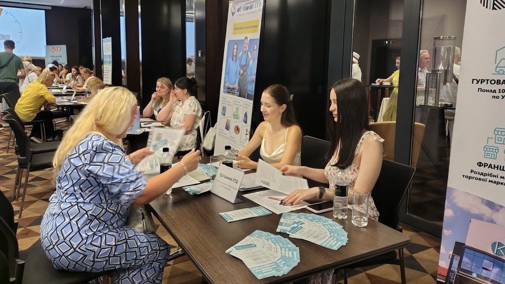 У Львові понад 50-річні шукачі роботи провели 447 співбесід за один день: як програма «Досвід має значення» допомагає повернутися на ринок праці