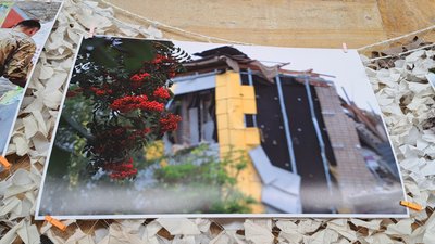 «Це горе проходить через тебе». У Дніпрі відкрили виставку світлин Сергія Дівєєва «Миті війни»