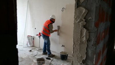 В Ужгороді релоковане підприємство реконструює будівлю колишнього заводу під ЖК. В міськраді звернулися до прокуратури В Ужгороді релоковане підприємство реконструює будівлю колишнього заводу під ЖК. В міськраді звернулися до прокуратури