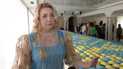 У Чернігові до Великодня виклали понад 1000 пасок у формі рушника та встановили рекорд України