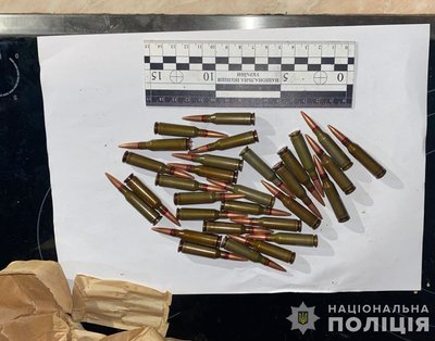 "Під час конфлікту кинув гранату на подвір'я сусіду": поліція Дніпропетровщини затримала 54-річного підозрюваного "Під час конфлікту кинув гранату на подвір'я сусіду": поліція Дніпропетровщини затримала 54-річного підозрюваного