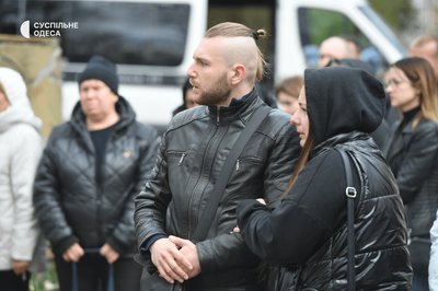 В Одесі попрощалися із загиблими внаслідок атаки РФ жінками та дитиною В Одесі попрощалися із загиблими внаслідок атаки РФ жінками та дитиною