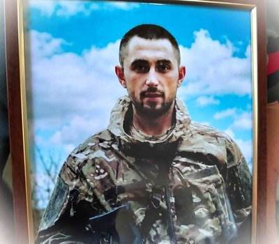 У Полтаві попрощалися з трьома полеглими захисниками України У Полтаві попрощалися з трьома полеглими захисниками України