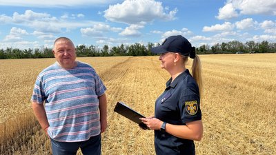 Пожежі на полях через російські дрони: як на Кіровоградщині рятують врожай під час жнив Пожежі на полях через російські дрони: як на Кіровоградщині рятують врожай під час жнив