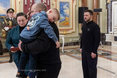 Рідним полеглого військового з Полтавщини президент вручив відзнаку " Герой України"