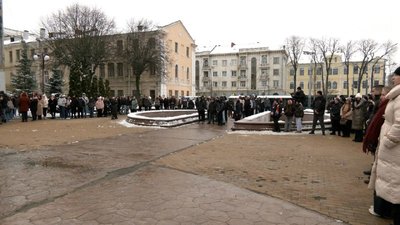 До Дня Соборності України у Вінниці утворили "Живий ланцюг єднання" До Дня Соборності України у Вінниці утворили "Живий ланцюг єднання"
