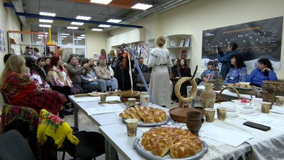 Танцювали та кусали калиту: у Черкаському університеті провели Андріївські вечорниці Танцювали та кусали калиту: у Черкаському університеті провели Андріївські вечорниці