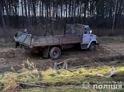 На Житомирщині зіткнулися мікроавтобус і вантажівка: чотири постраждалих, серед них дитина На Житомирщині зіткнулися мікроавтобус і вантажівка: чотири постраждалих, серед них дитина